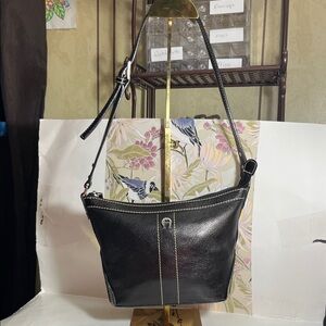Etienne Aigner Black Leather Shoulder Bag PERFECT CONDITION 24 in strap